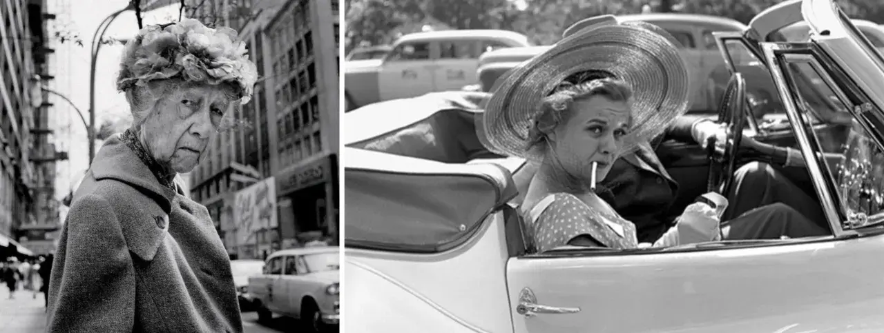 Anziani in strada, alla ricerca di Vivian Maier. Donna con sigaretta in auto d'epoca.