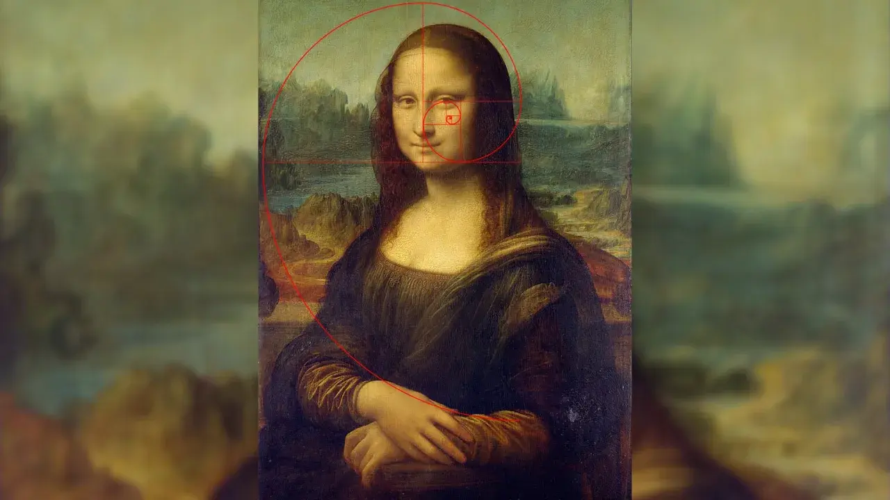 La Gioconda con sovrapposta la spirale della sezione aurea, evidenziando la sua composizione armonica.