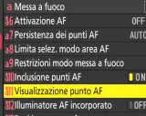 Menu Nikon: "Limita selez. modo area AF" e "Visualizzazione punto AF" attivi. Impostazioni per un controllo preciso dell'autofocus.
