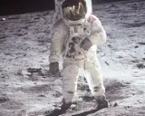 L'astronauta Buzz Aldrin sulla Luna, in quella che è considerata la foto più famosa del mondo.