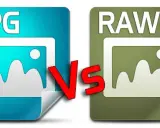 Icone JPG e RAW affiancate, con una grande "VS" rossa in mezzo, illustrano la differenza tra raw e jpg.