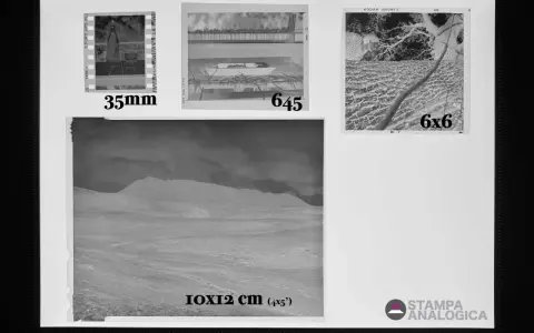 Negativo 35mm, 6x4.5, 6x6 e 10x12 cm (4x5 pollici) su supporto, formato classico foto.