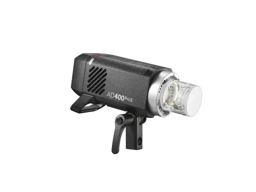 Godox AD400 Pro, un potente flash da studio portatile, pronto per illuminare ogni scatto con la sua luce brillante e controllata.