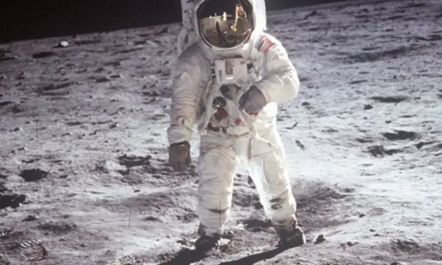 L'astronauta Buzz Aldrin sulla Luna, in quella che è considerata la foto più famosa del mondo.