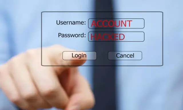Dito, un dito punta verso un form di login dove "ACCOUNT" e "HACKED" sono scritti in rosso. Le foto rubate sono un rischio.